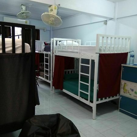Shady'S Hostel Pattaya Buitenkant foto