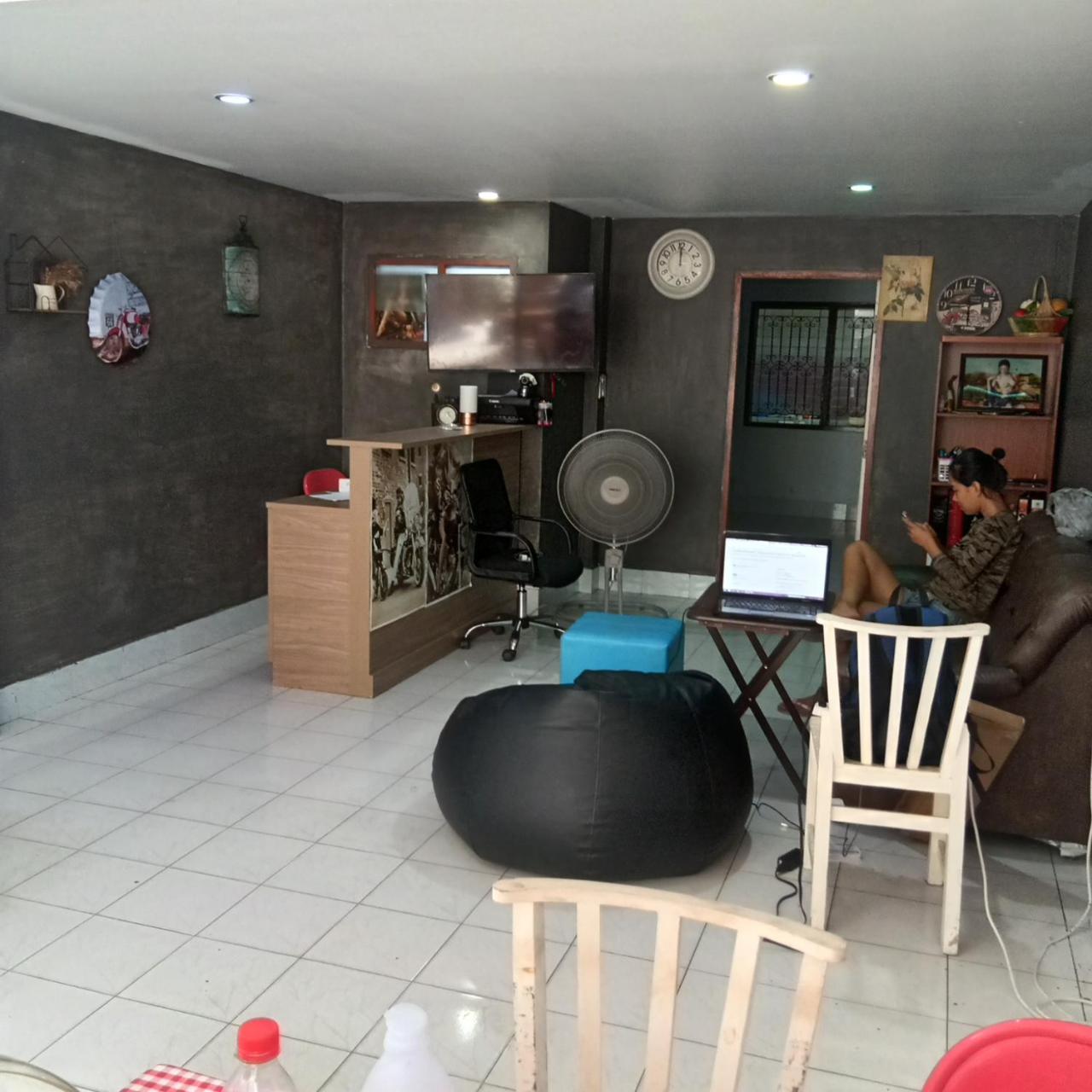 Shady'S Hostel Pattaya Buitenkant foto