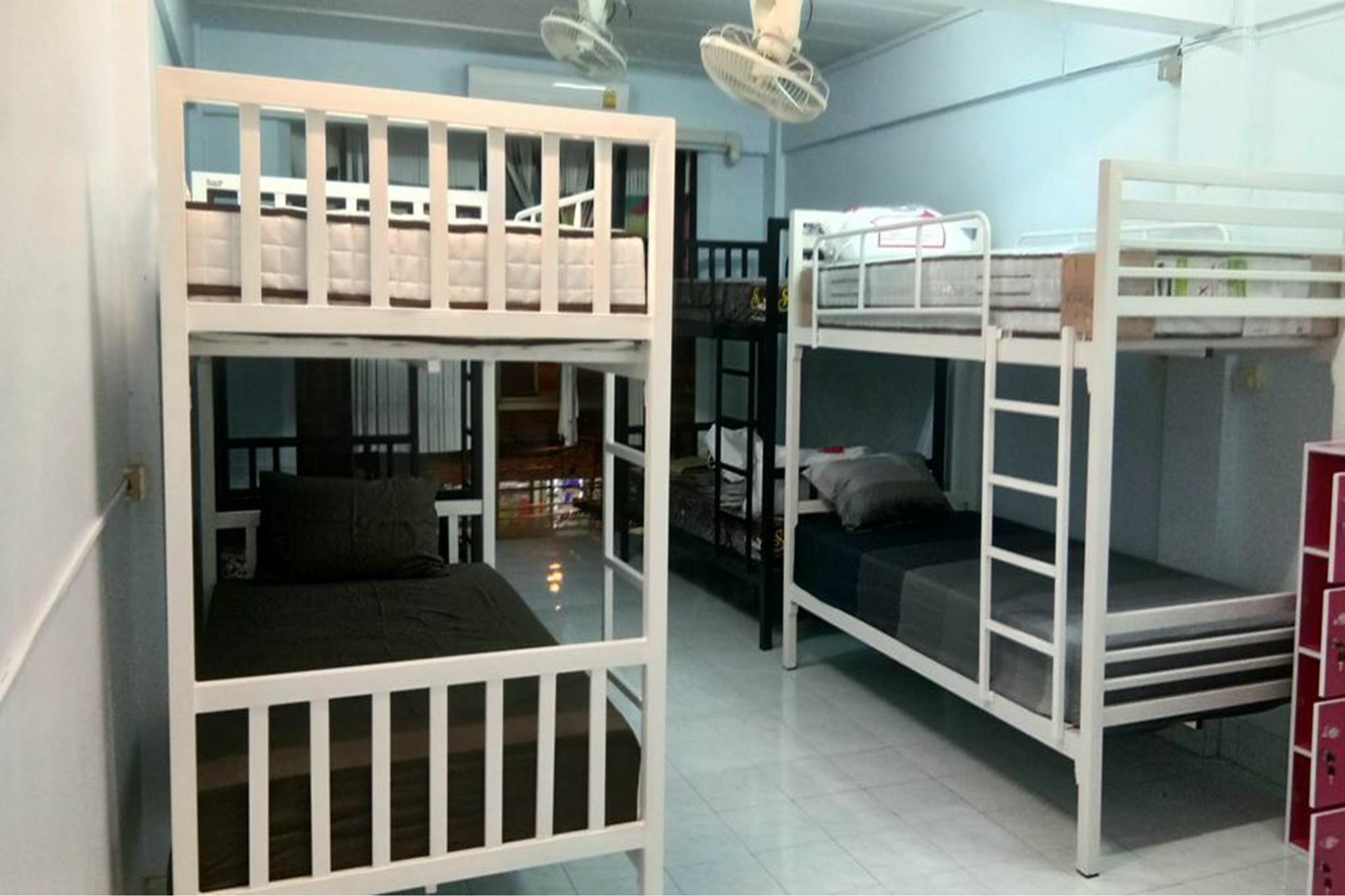 Shady'S Hostel Pattaya Buitenkant foto